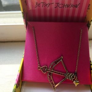 Betsy Johnson ✨  Bow & Arrow/Heart/Gold Necklace
